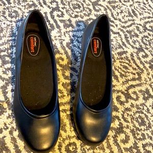 SafeTstep comfort 1.5 inch black pleather heels